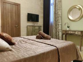 Charming Town House Suite - Close to Airport